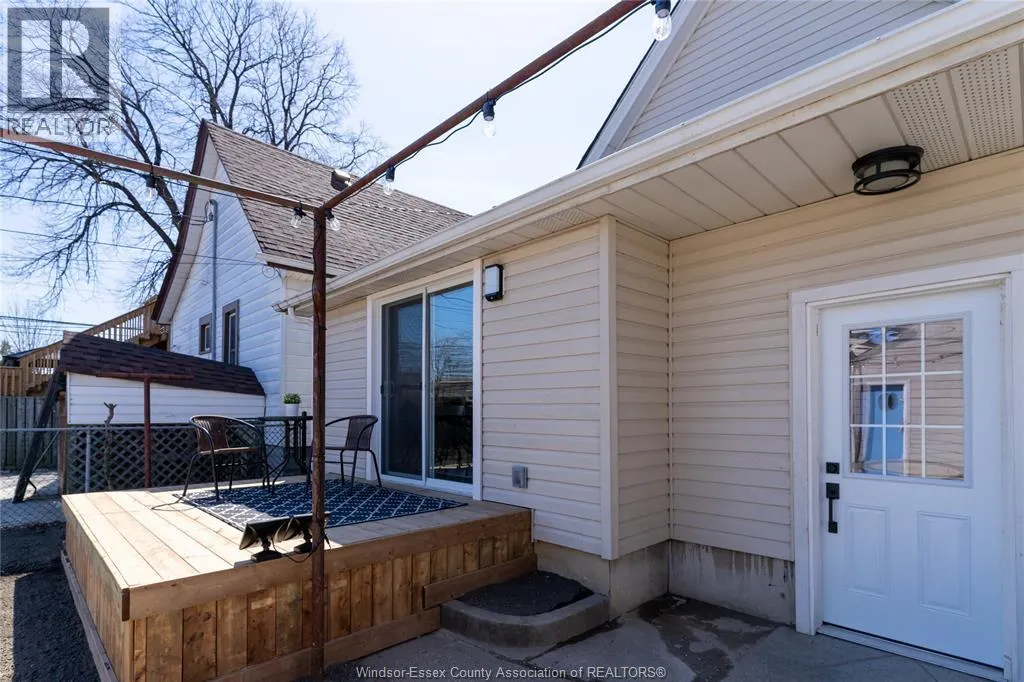 888 LANGLOIS Unit# upper