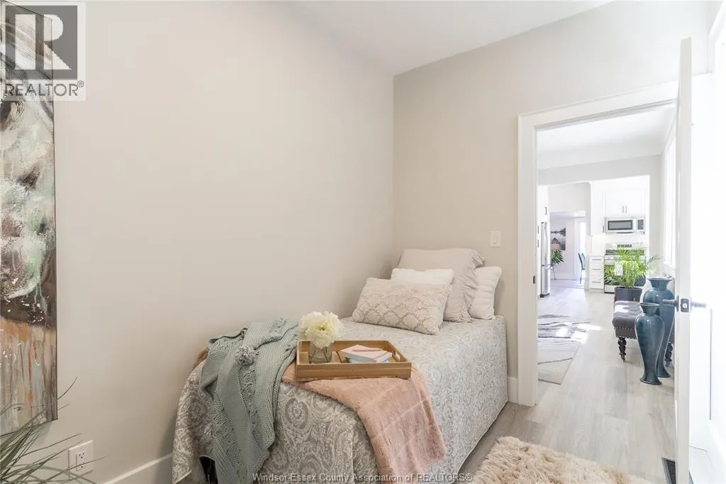 888 LANGLOIS Unit# upper