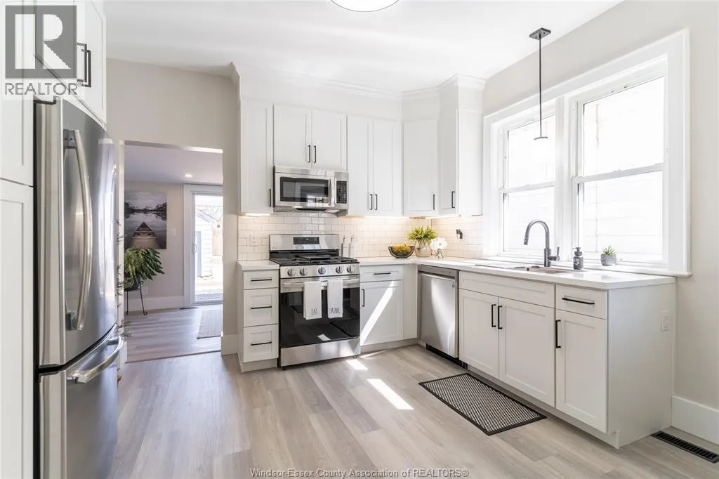 888 LANGLOIS Unit# upper