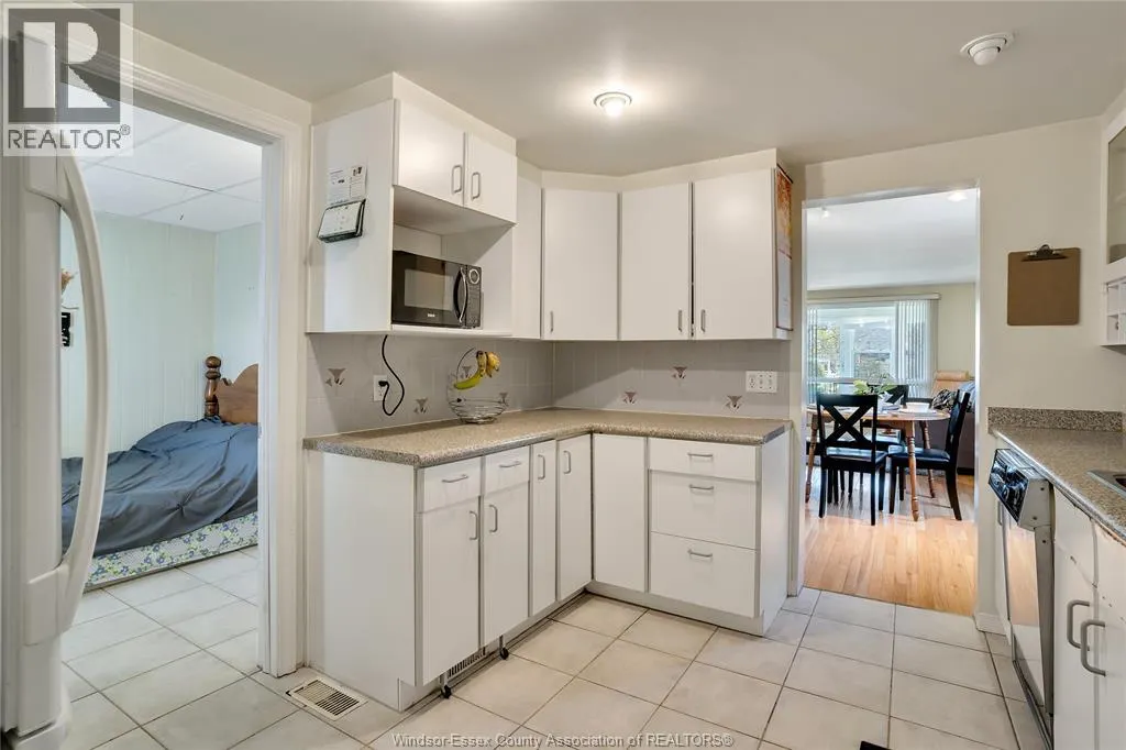888 LANGLOIS Unit# upper
