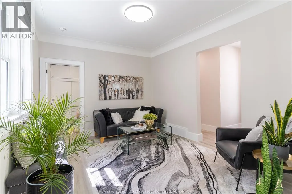 888 LANGLOIS Unit# upper