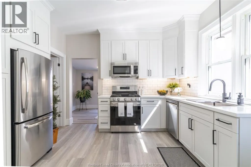 888 LANGLOIS Unit# upper