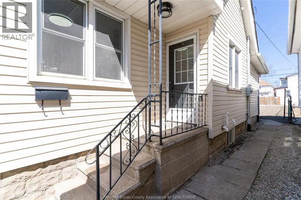 888 LANGLOIS Unit# upper