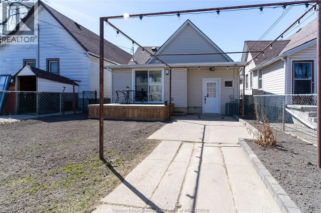 888 LANGLOIS Unit# upper