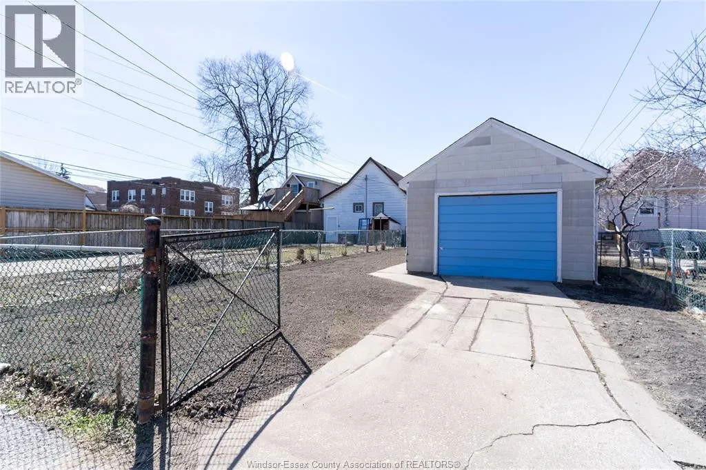 888 LANGLOIS Unit# upper