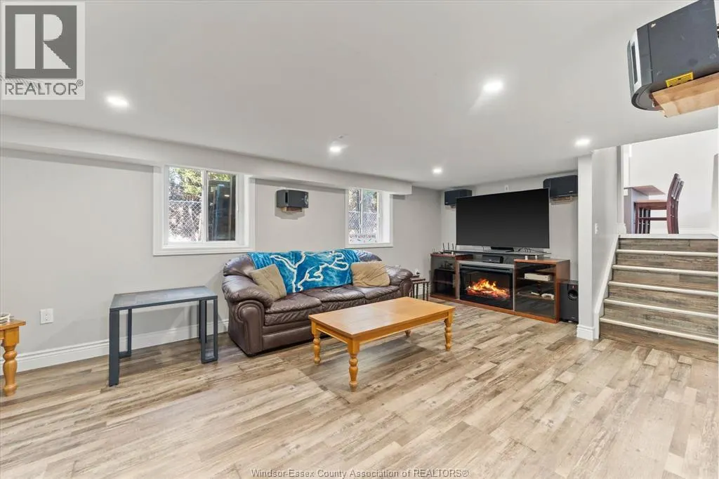 528 SANDISON STREET