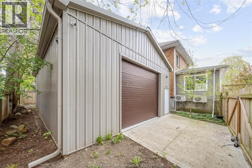 221 JOHN STREET East