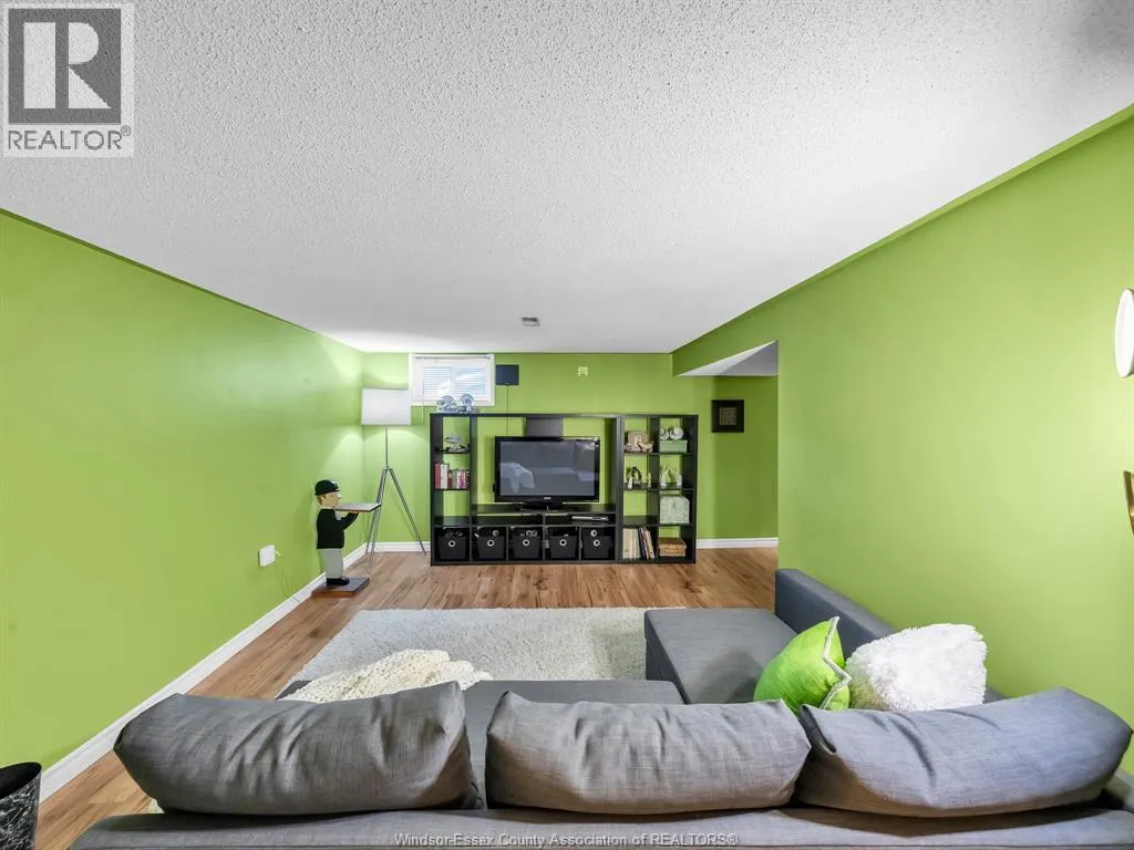 1543 OLIVE ROAD