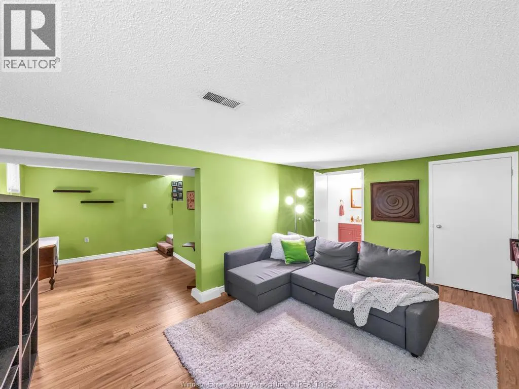 1543 OLIVE ROAD