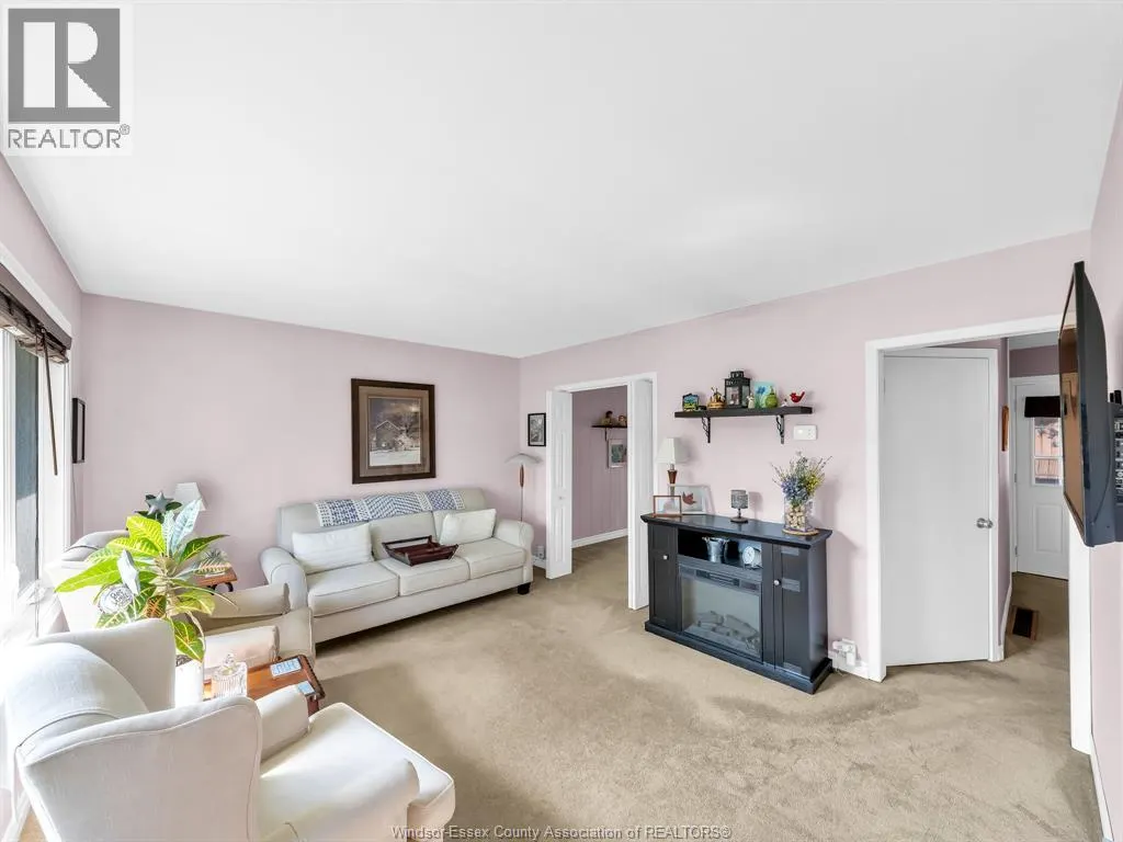 1543 OLIVE ROAD