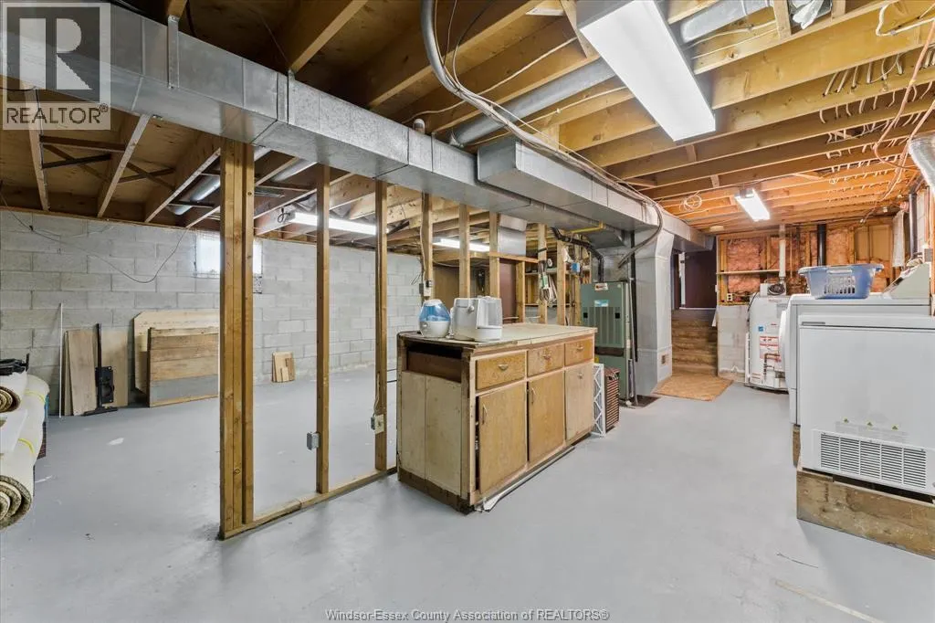 444 Oak STREET East
