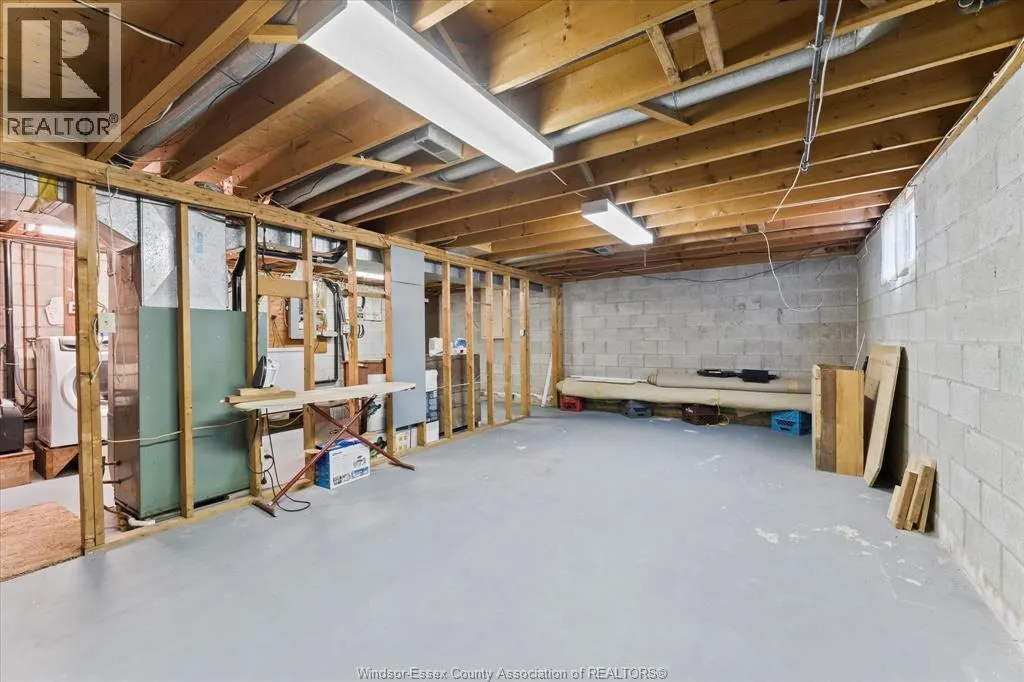 444 Oak STREET East