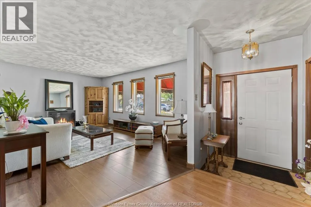 444 Oak STREET East