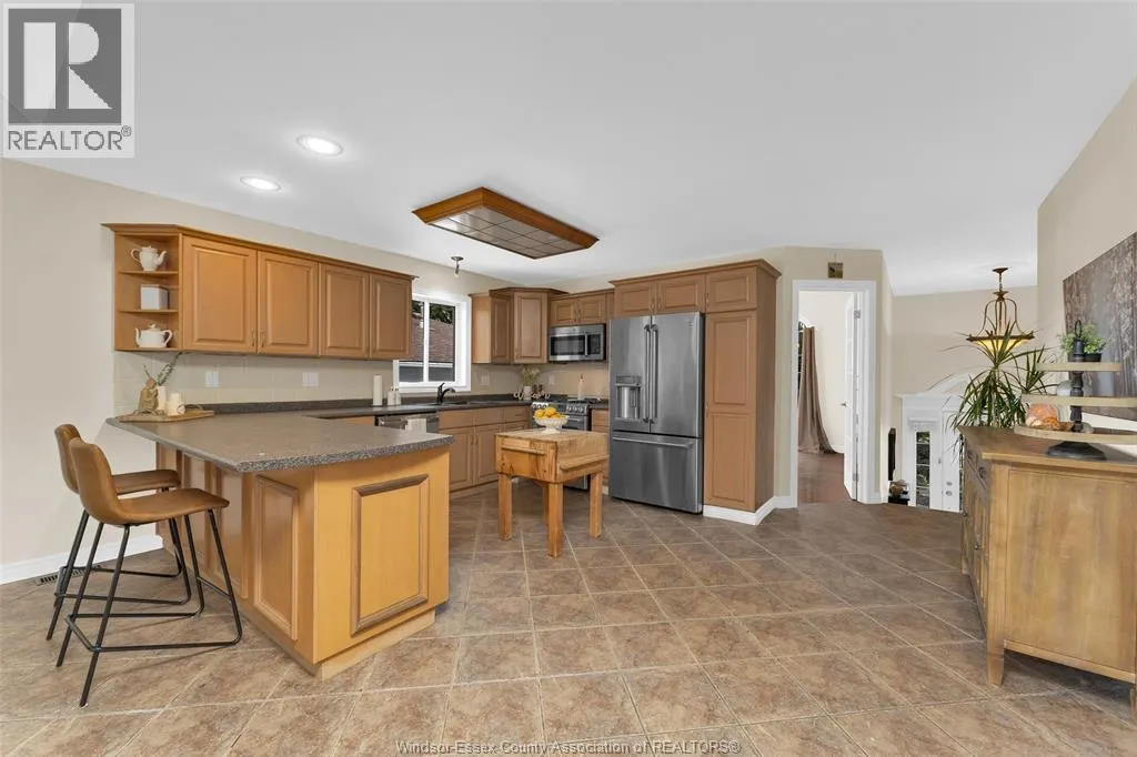 489 Kenwood Blvd.