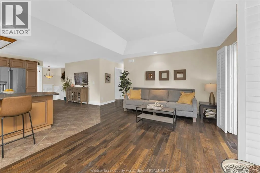 489 Kenwood Blvd.