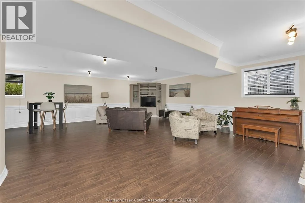 489 Kenwood Blvd.