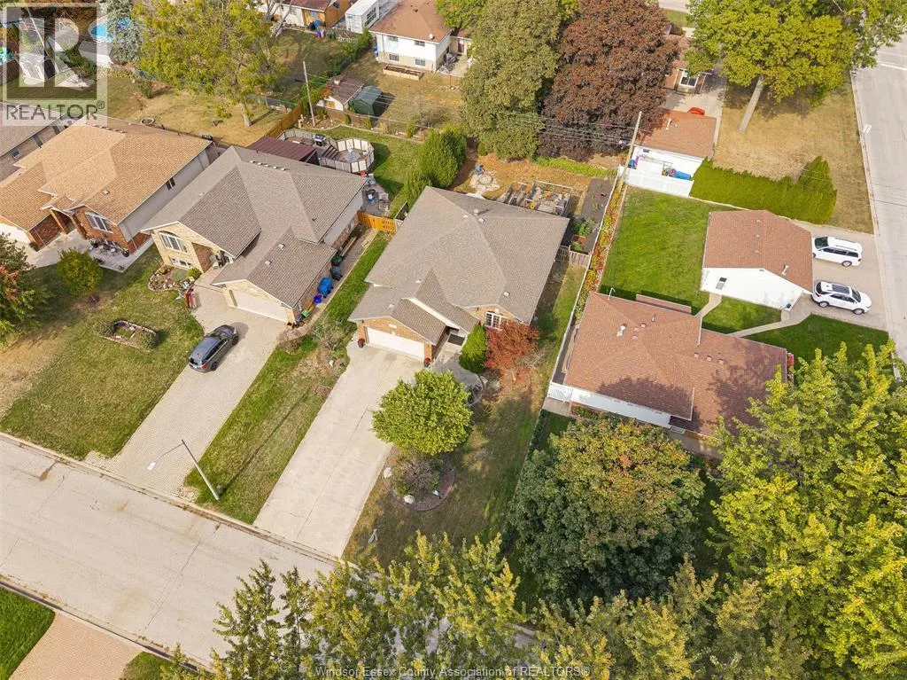 489 Kenwood Blvd.