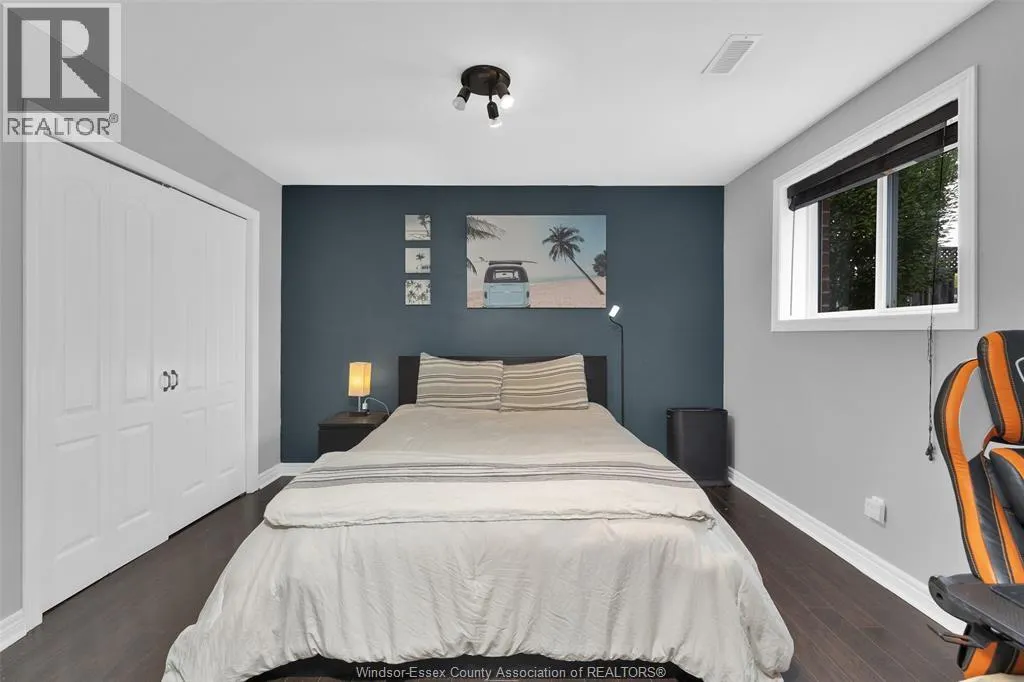 489 Kenwood Blvd.
