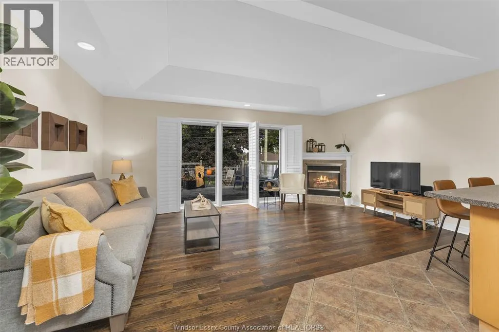489 Kenwood Blvd.