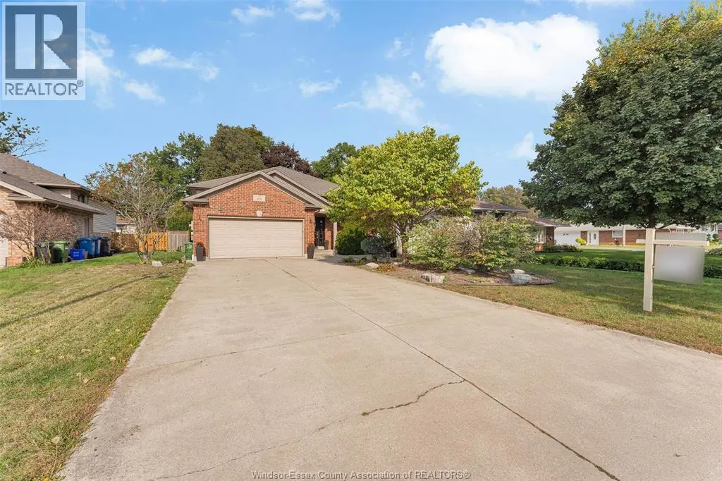 489 Kenwood Blvd.