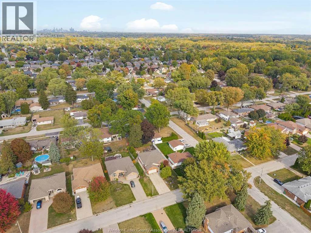 489 Kenwood Blvd.
