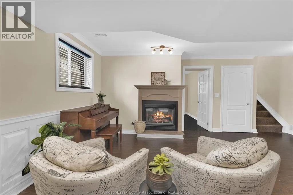 489 Kenwood Blvd.