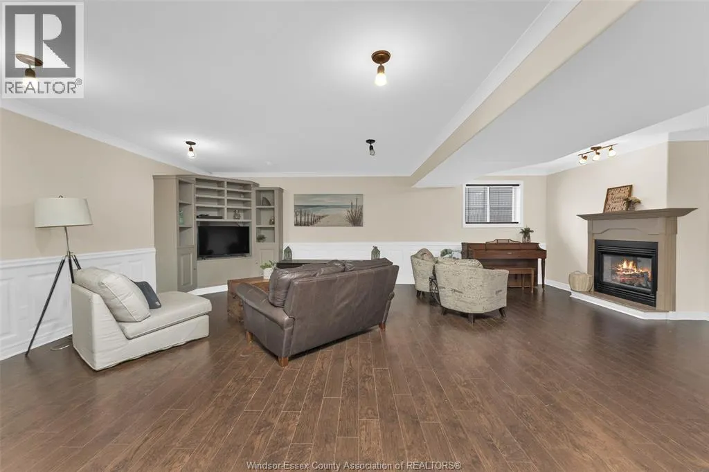 489 Kenwood Blvd.