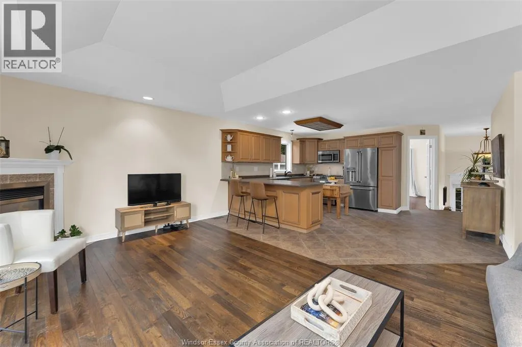 489 Kenwood Blvd.