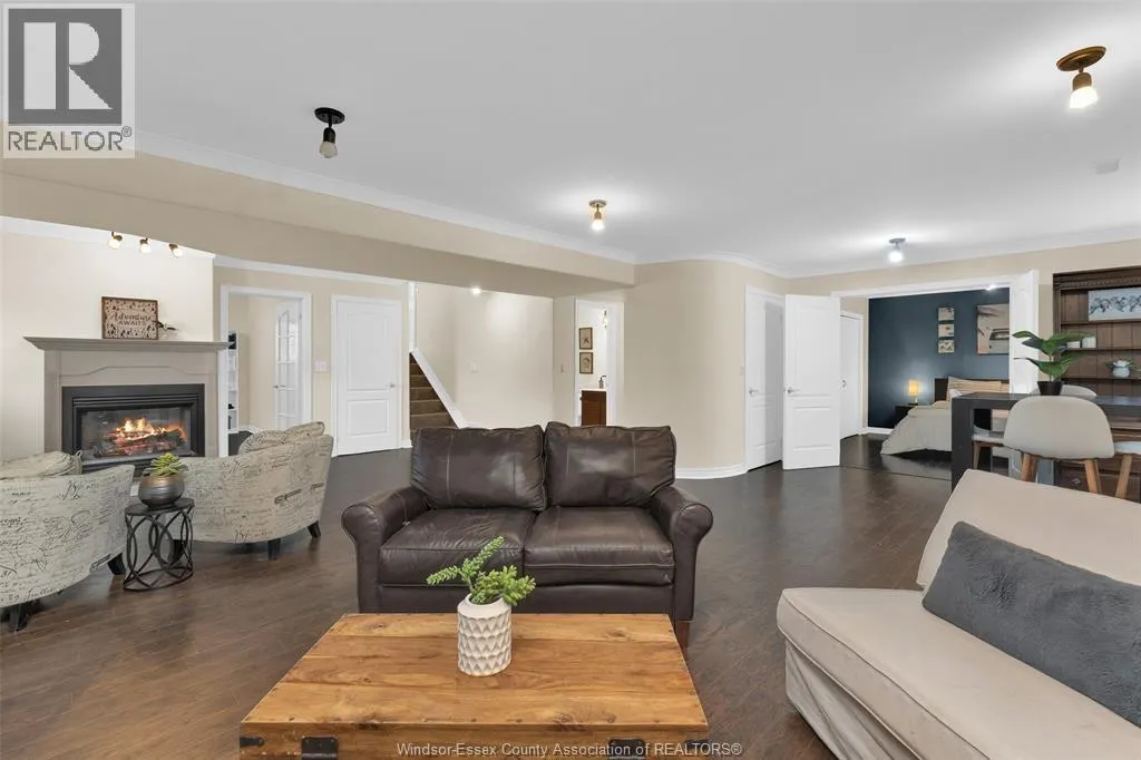 489 Kenwood Blvd.