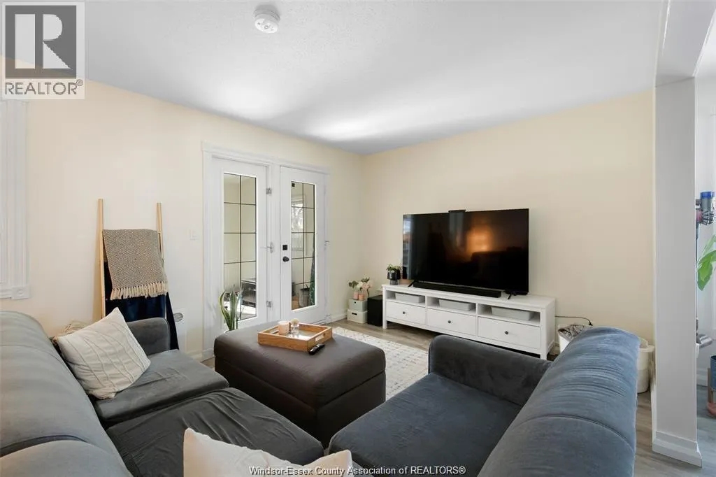 1203 COTTAGE