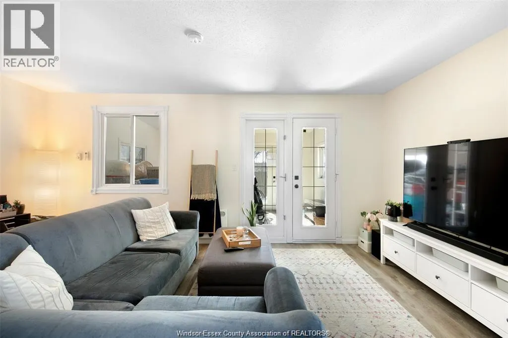 1203 COTTAGE