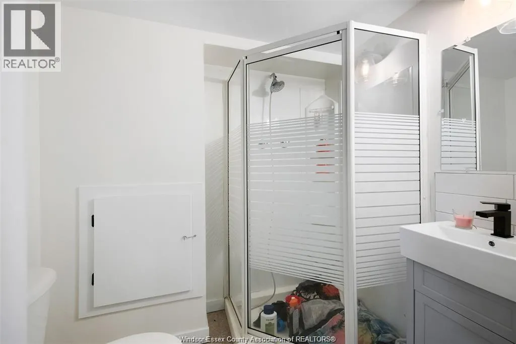 1203 COTTAGE