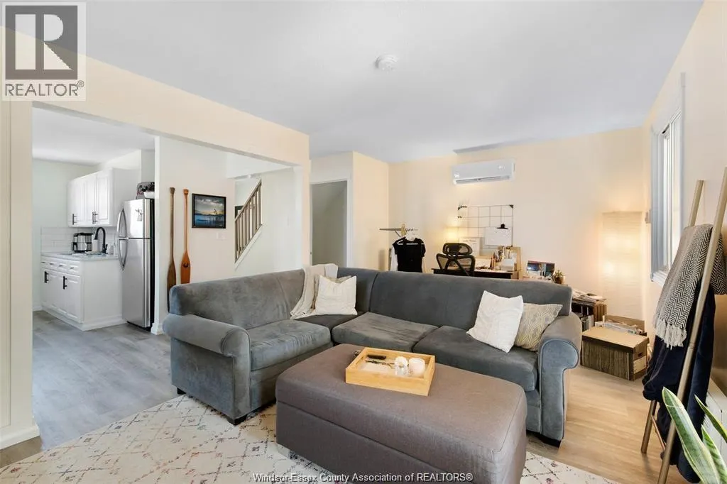 1203 COTTAGE