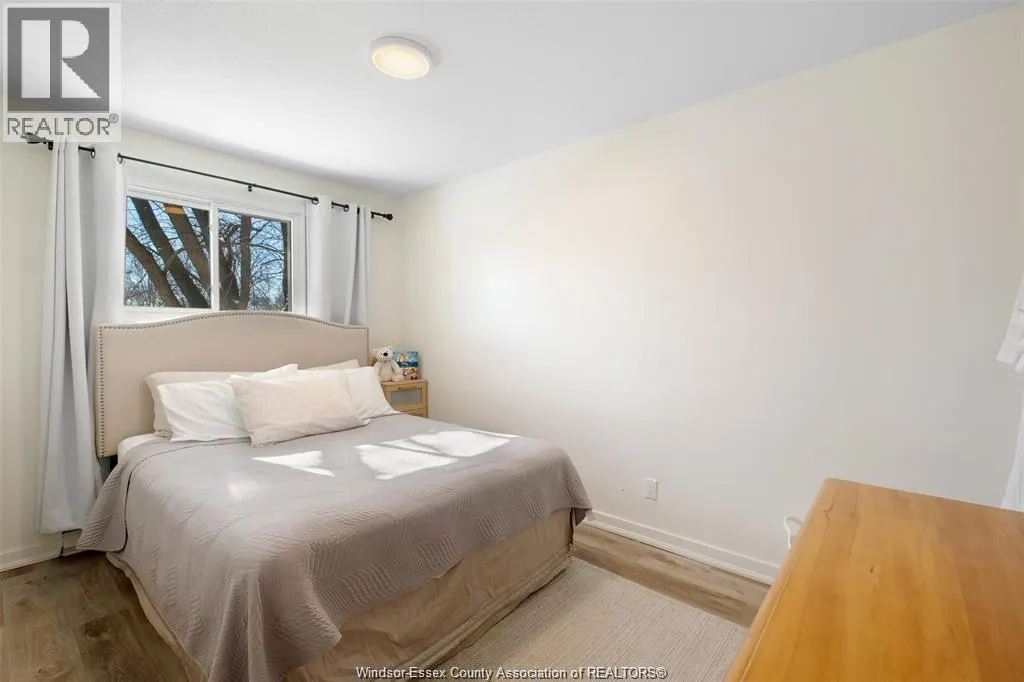 1203 COTTAGE