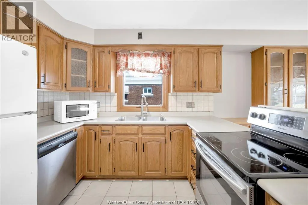 2144 GRAND MARAIS East Unit# UPPER