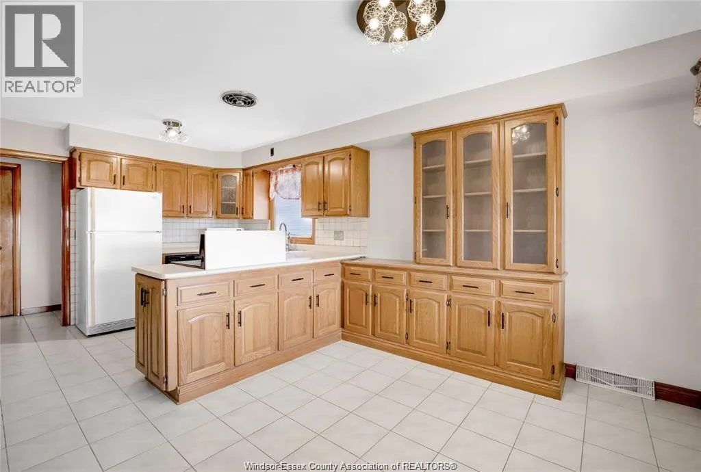 2144 GRAND MARAIS East Unit# UPPER