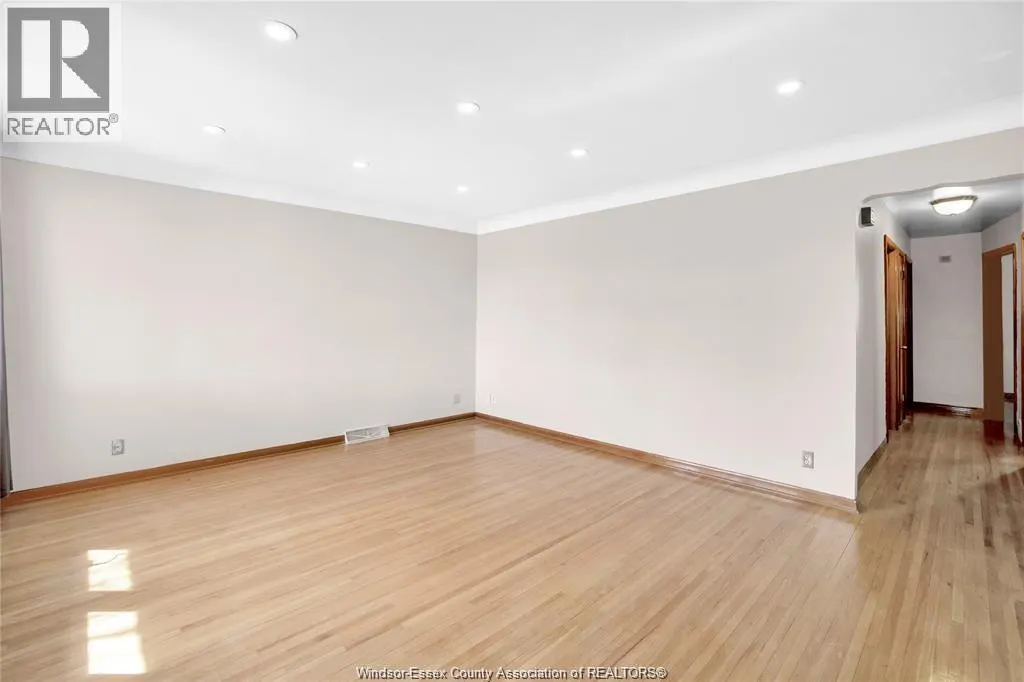 2144 GRAND MARAIS East Unit# UPPER