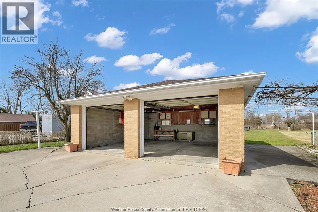 2144 GRAND MARAIS East Unit# UPPER