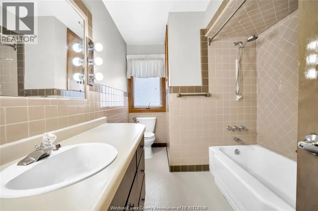 2144 GRAND MARAIS East Unit# UPPER