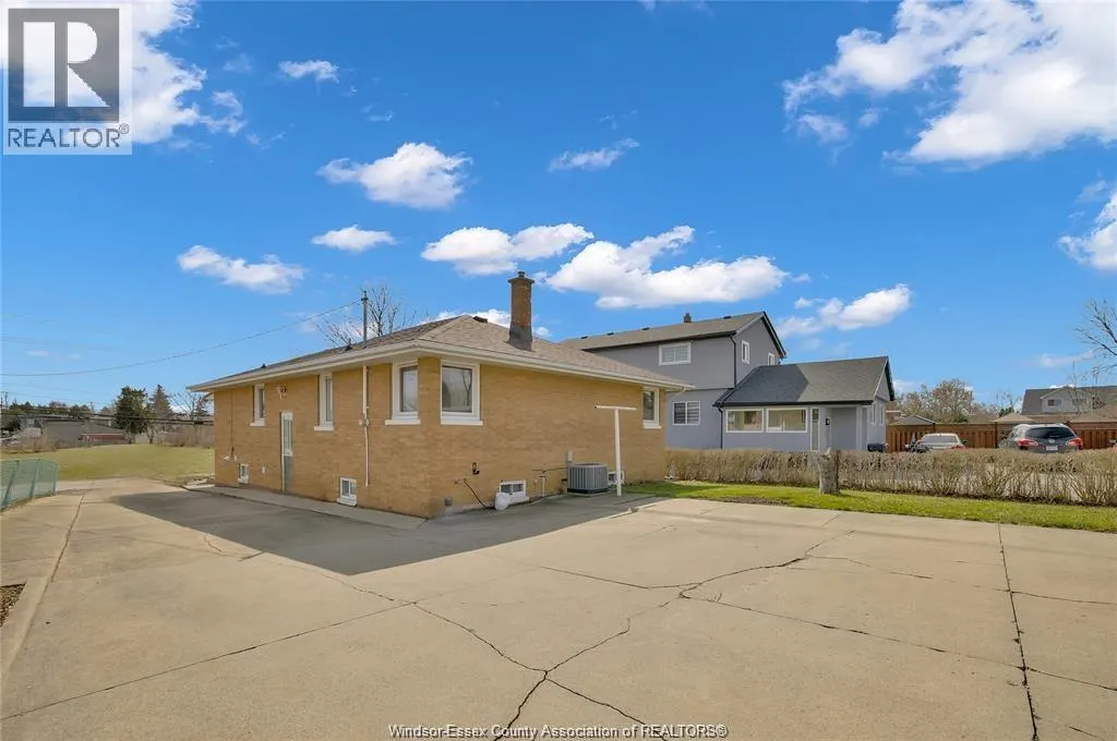 2144 GRAND MARAIS East Unit# UPPER