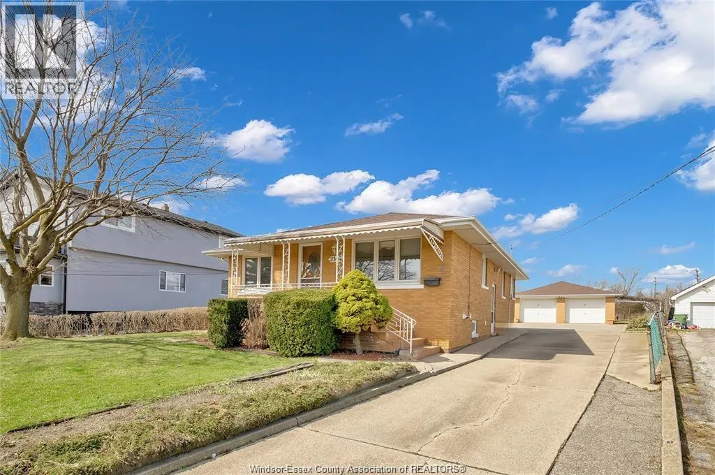 2144 GRAND MARAIS East Unit# UPPER