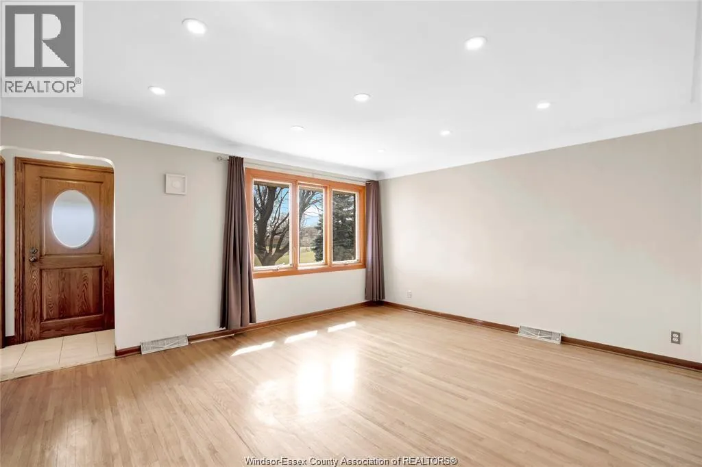 2144 GRAND MARAIS East Unit# UPPER