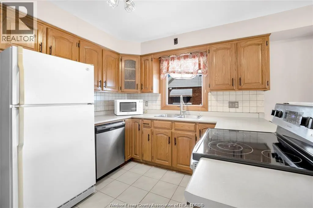 2144 GRAND MARAIS East Unit# UPPER