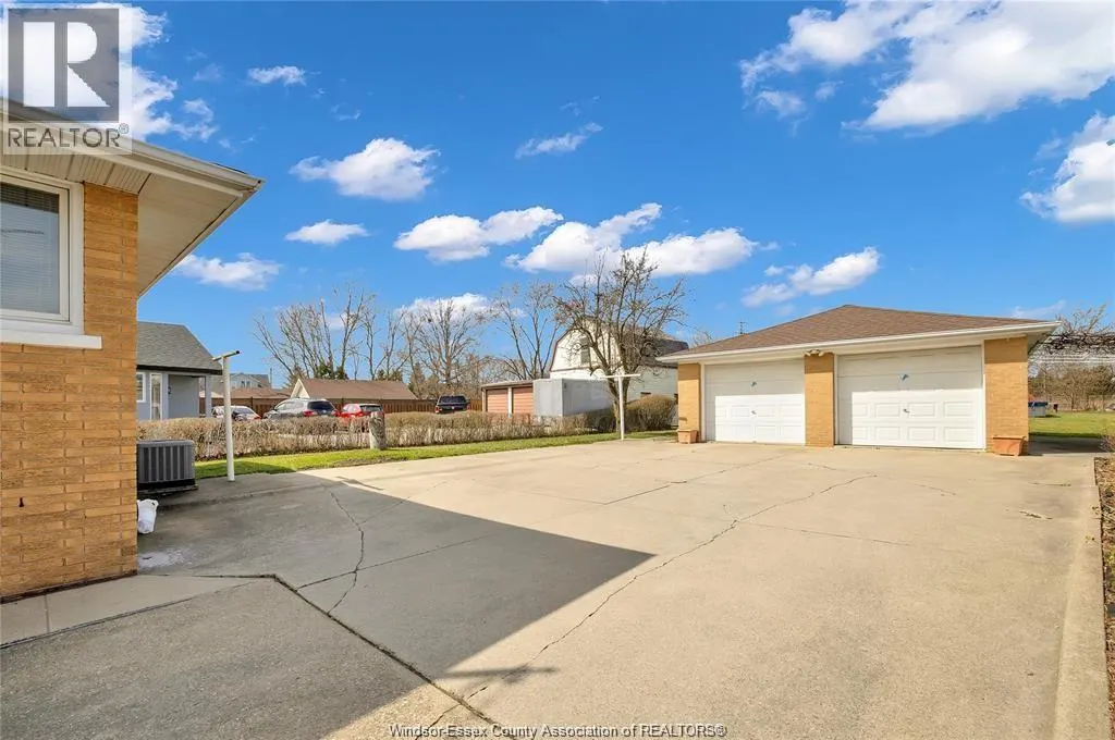 2144 GRAND MARAIS East Unit# UPPER