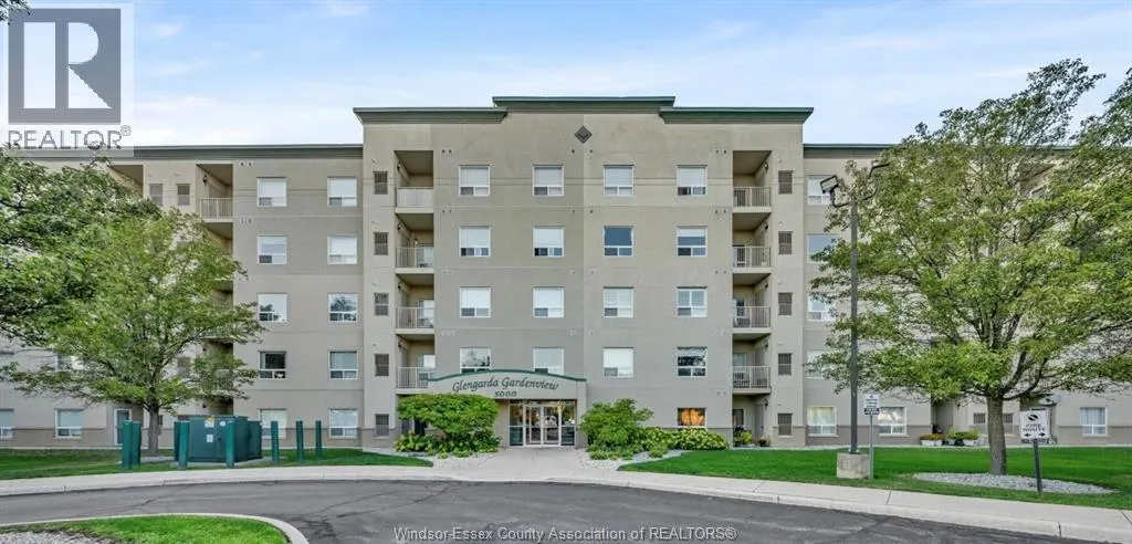 5000 WYANDOTTE STREET East Unit# 511