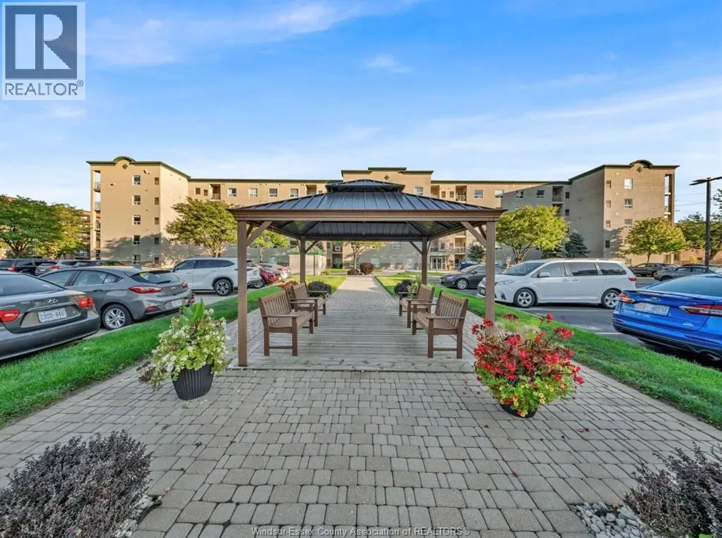 5000 WYANDOTTE STREET East Unit# 511