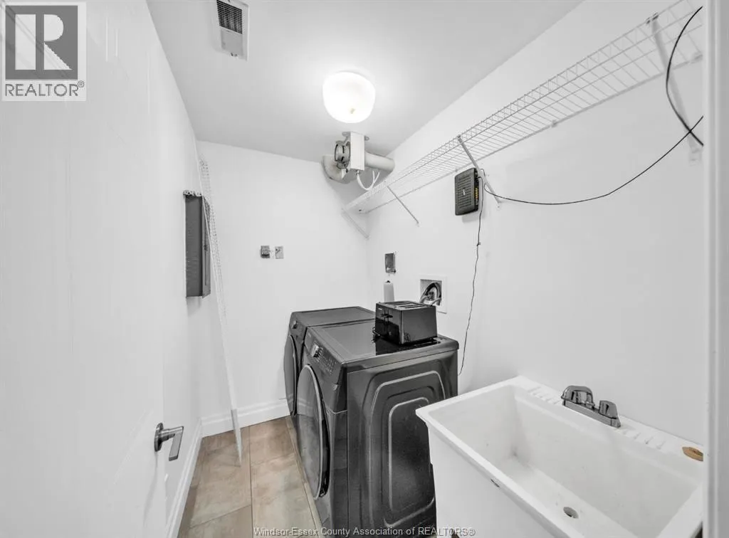 5000 WYANDOTTE STREET East Unit# 511