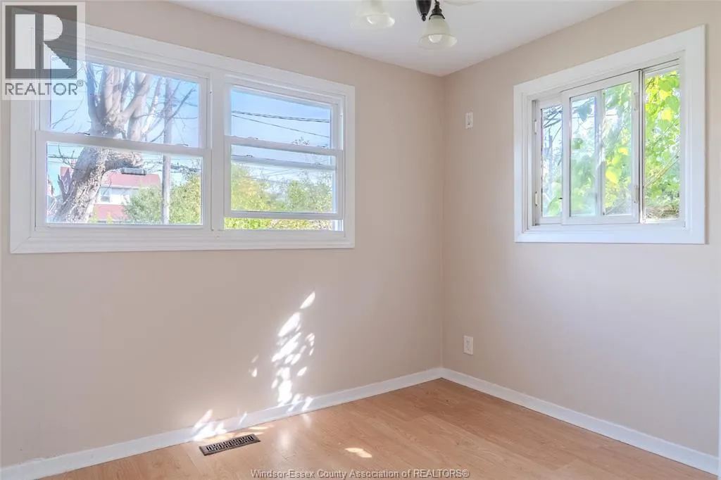1422 Elsmere
