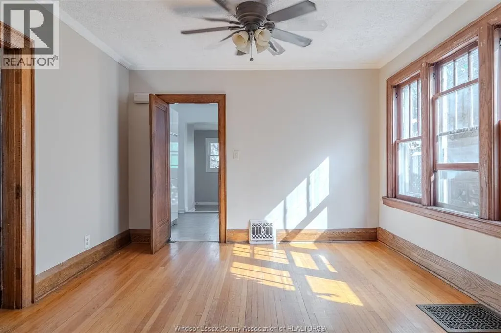 1422 Elsmere