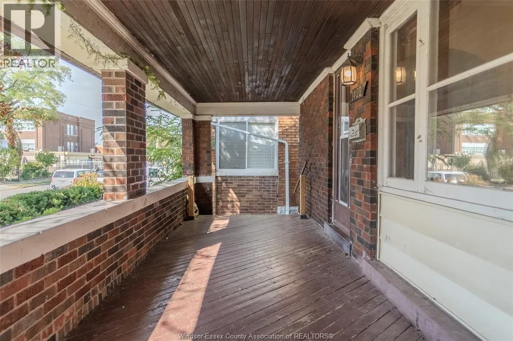1422 Elsmere